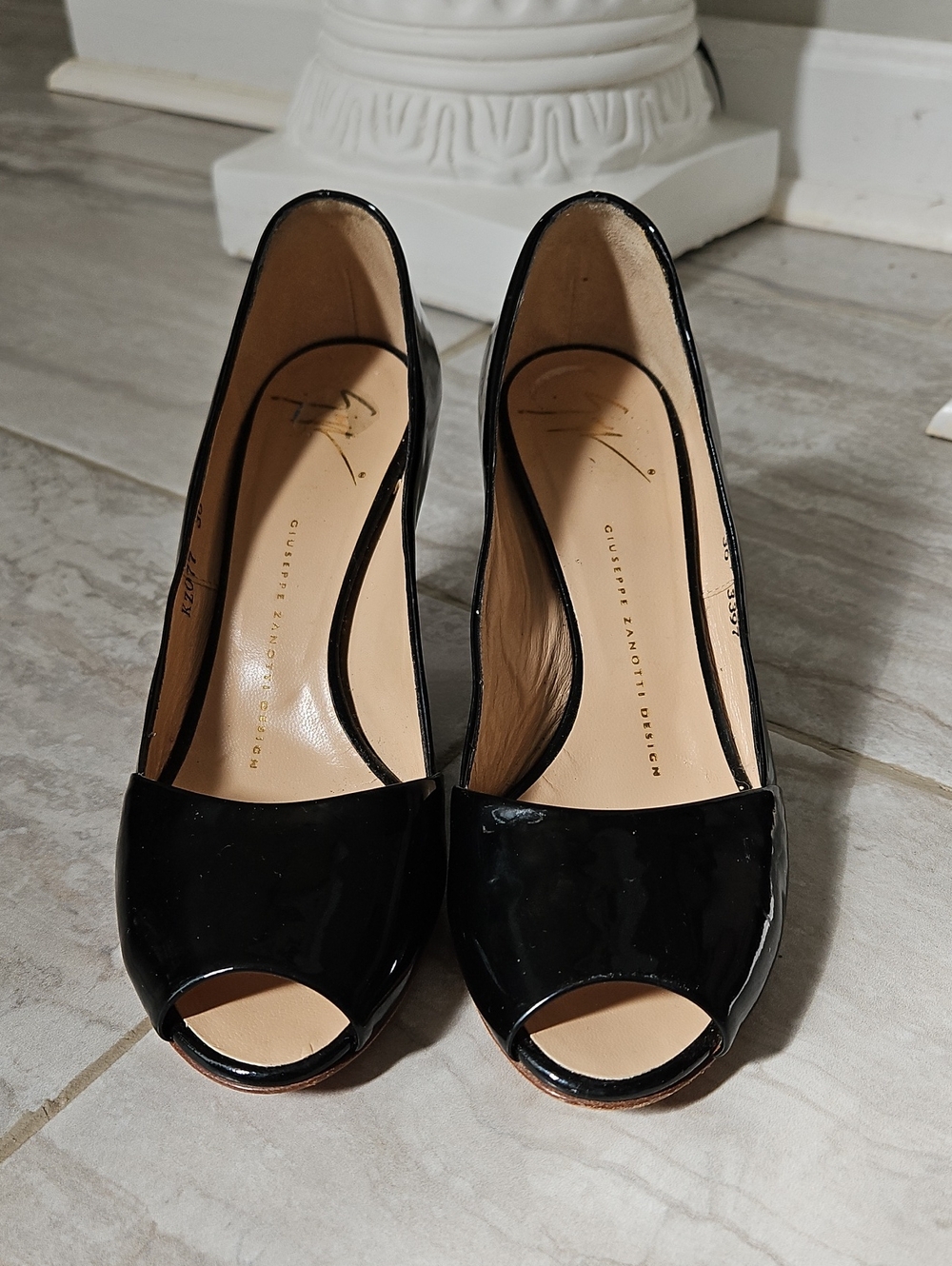 Vintage Giuseppe Zanotti Black Patent Leather Kitten Heel Pumps EU 36​